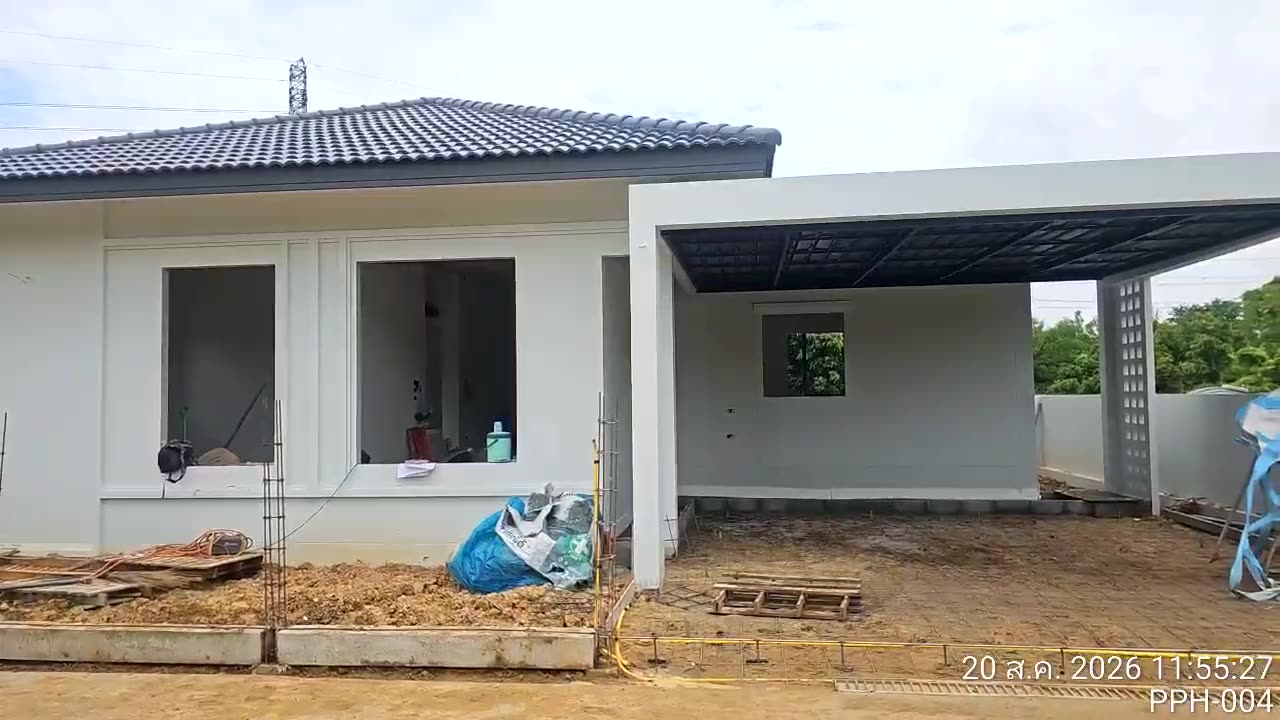 บ้านคุณภูริพัฒน์ โฮม แปลง 004: เตรียมเทคอนกรีตพื้นโรงรถและเริ่มปูกระเบื้อง